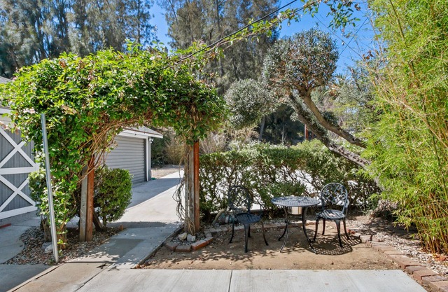 Spacious 2-Bedroom Avocado Home!
