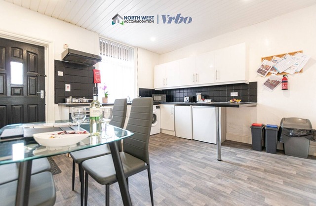 Spacious 2 Bedroom Manchester Home | Ideal for Contractors & Families