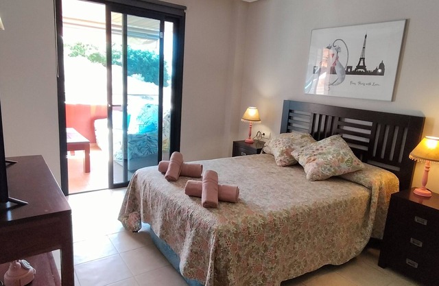 Spacious 2 beds appt with pool in a large complex