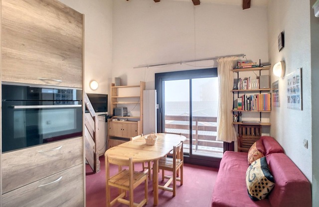 Spacious 2-Room Cabin + Mezzanine, 6 Pax, Ski-in/Ski-out, Wi-Fi, Les Menuires