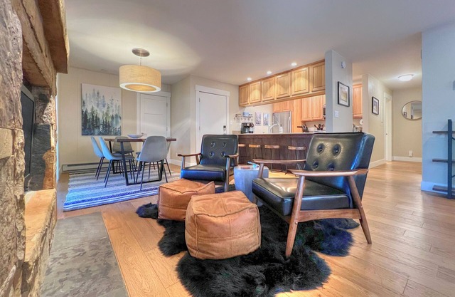 Spacious 2 Bdrm, Short walk to lifts! Perfect for a Family!