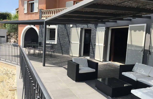 Spacious 210m2 sunny house 10 people