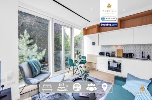 Spacious 2BDR Apartment By Aurora WorkNest Short Lets & Serviced Accommodation London With Wi-Fi, Fitness Centre & City View
