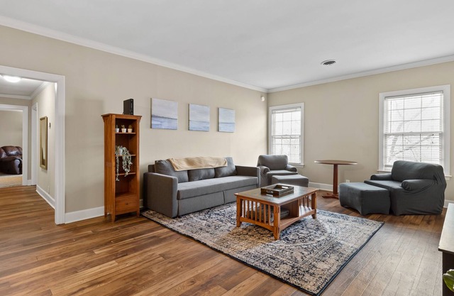 Spacious 2BR Condo near DT NSH w/ Free Parking