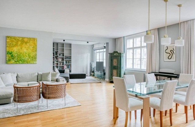 Spacious 2BR + Office near Stephansplatz & Kohlmarkt, by Blueground