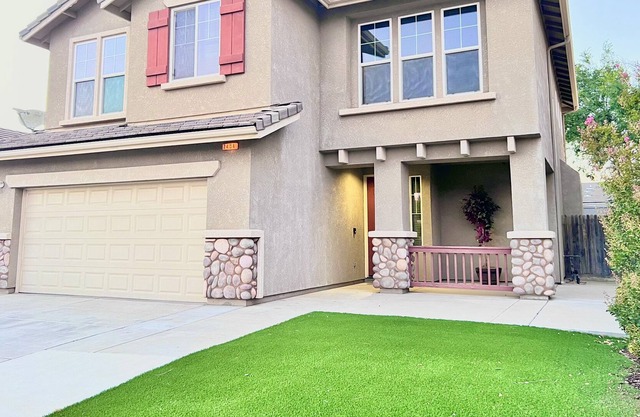 Spacious 3 bdrm/2.5 ba + loft near Clovis/hospital