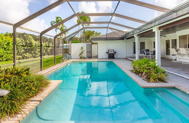Spacious 3 Bed/2.5Bath Miami Home w/ pool!