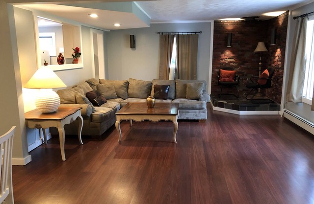 Spacious 3 bed room 2 bath room unit