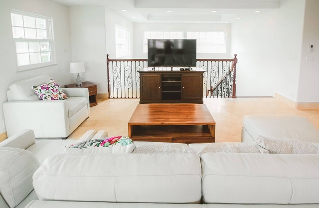 Spacious 3 Bedroom/2 Bath/Sleeps 8