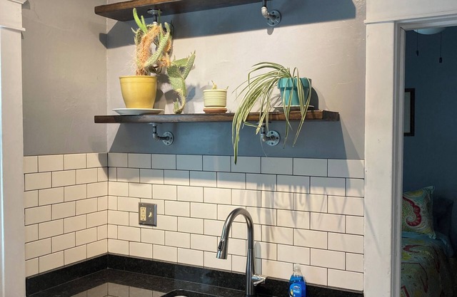 Spacious 3-bedroom apartment with AC, WiFi in awesome Milwaukee