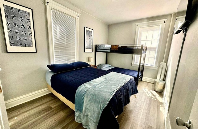 Spacious 3-bedroom apartment with AC, WiFi in Lovely Bayonne