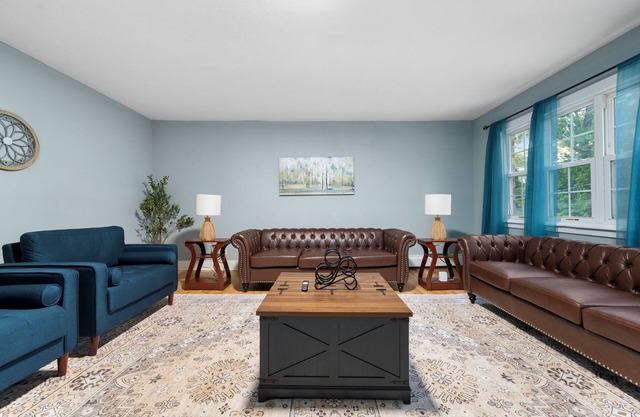 Spacious 3-bedroom apt Near Metro North with WiFi, AC in Yonkers