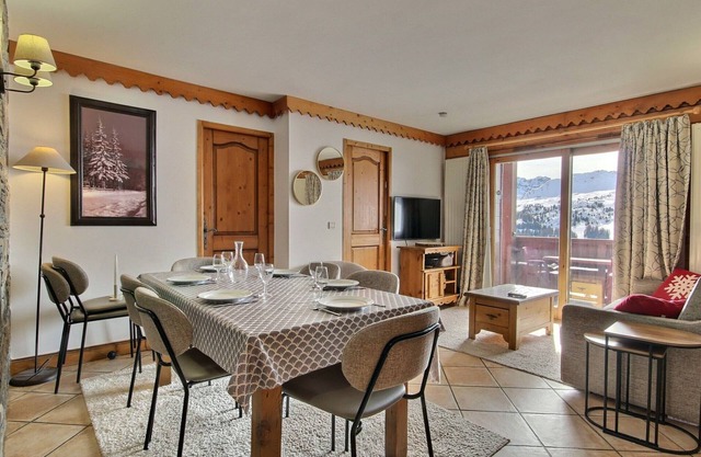 Spacious 3-bedroom apt with pool, gym