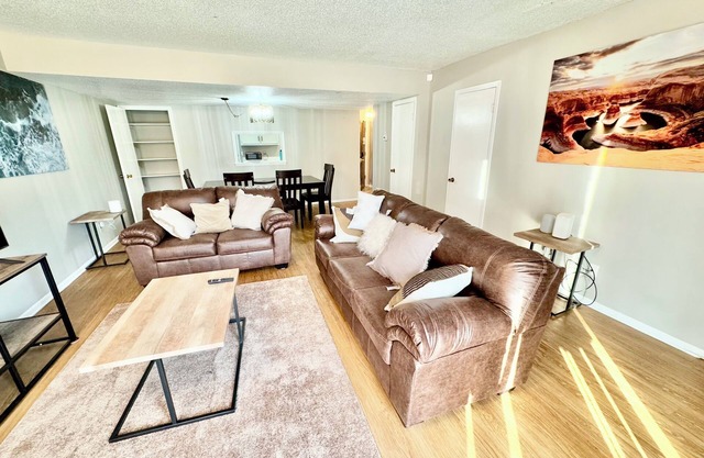 Spacious 3-bedroom corporate apartment with WiFi, AC in welcoming Hinesville
