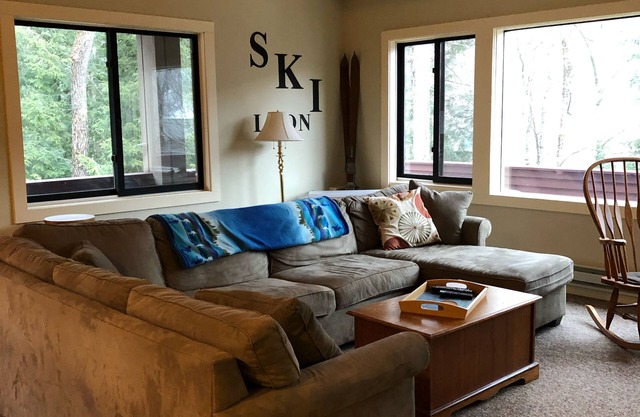 Spacious 3 Bedroom Condo at the Village of Loon Mountain