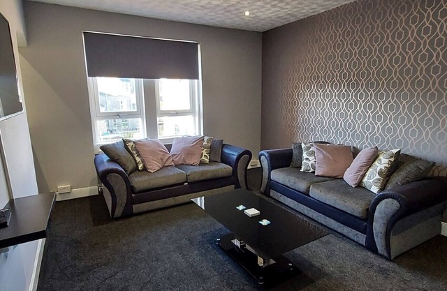 SPACIOUS 3 BEDROOM