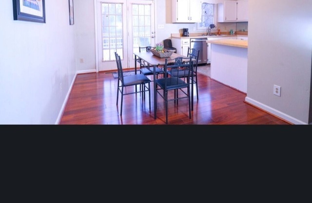 Spacious 3 Bedroom Home Near Everything