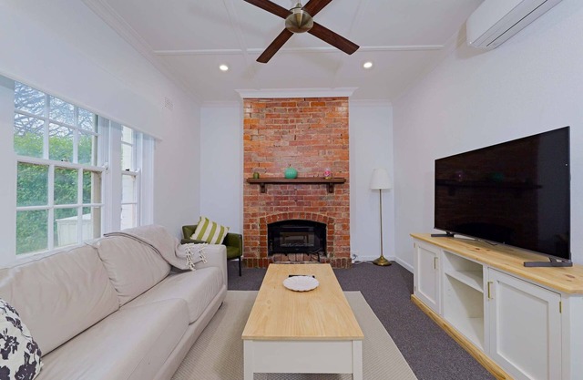 Spacious 3-Bedroom House in Manuka