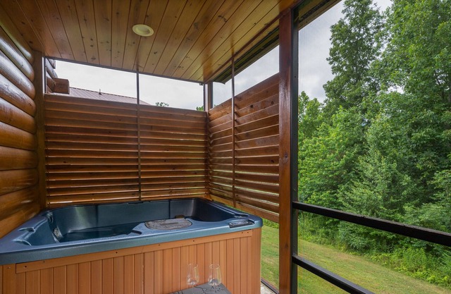 Spacious 3 bedroom, private hot tub, walk to community pool and firepit.
