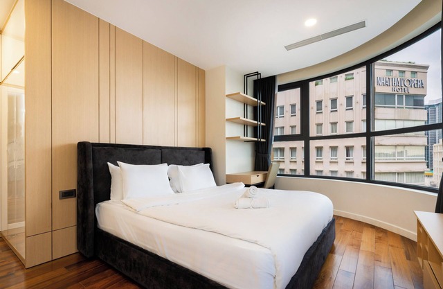 Spacious 3-bedroom apartment with AC, fitness room in marvelous Hồ Chí Minh
