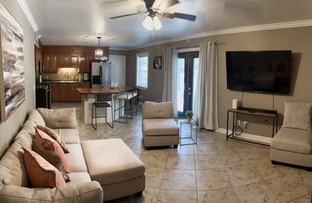 Spacious 3Bedroom Home Perfect for Families & Remote Work w/views of Cross Lake