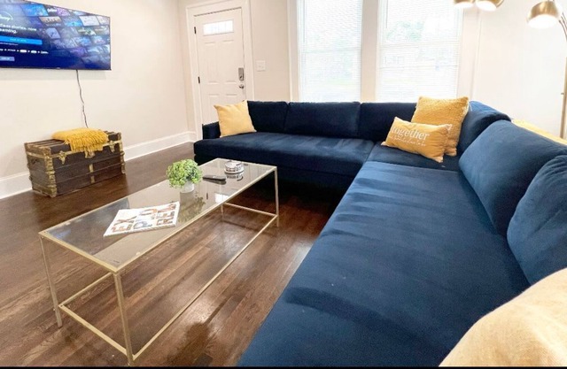 Spacious 3BR/2BA Home with King-Sized Bed