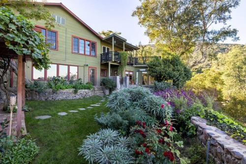Spacious 3BR 2BA House in Topanga with Nature Views and Modern Amenities