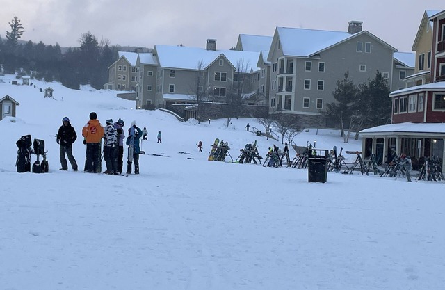 Spacious 3BR Ski In/Ski Out Okemo Condo w/Hot Tub & Amenities