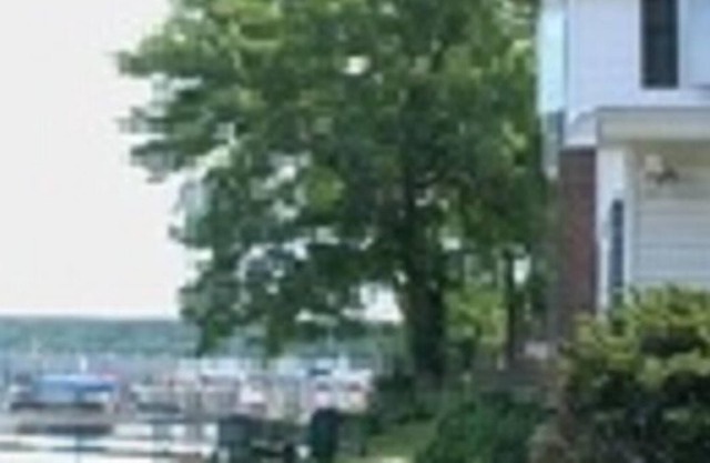 Spacious 4 Bedroom Waterfront House