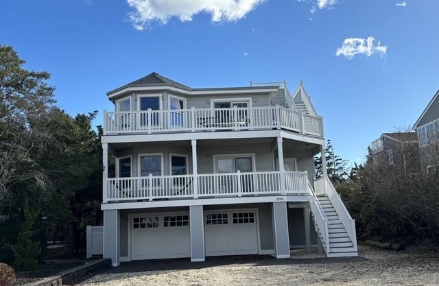 Spacious 4 bedroom 31/2 bath in Barnegat Light