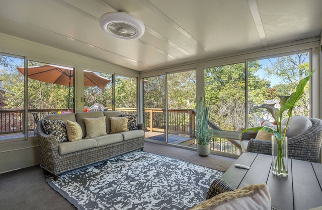 Spacious 4-bedroom house in gorgeous Hendersonville with AC, WiFi