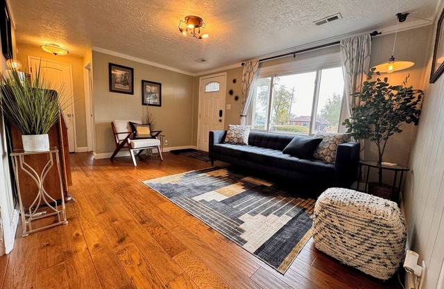 Spacious 4-bedroom house with WiFi, A/C in fabulous Salt Lake City