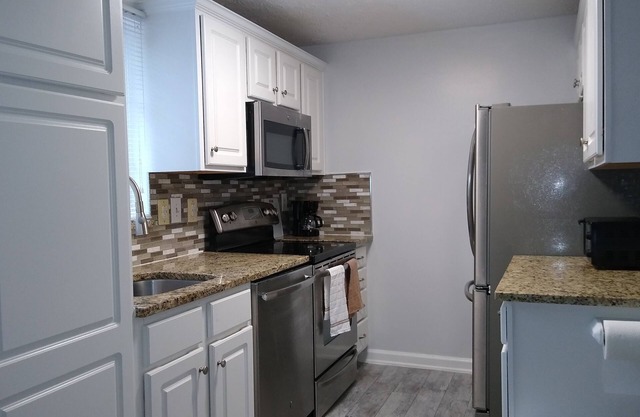 Spacious 4-Bedroom Townhouse – Perfect Fall Getaway in Silver Springn34/50
