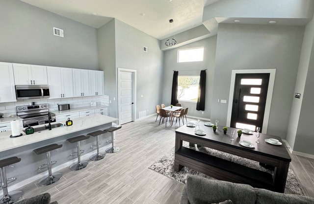 Spacious 4-bedroom home w/Hot Tub, Game Table and Karaoke in Texas Hill Country