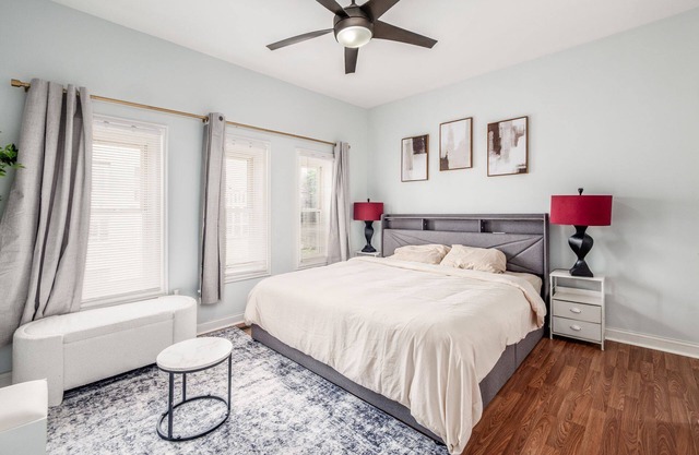 Spacious 4-bedroom 3 baths in 2 story townhome in Old Towne East w/Game Room