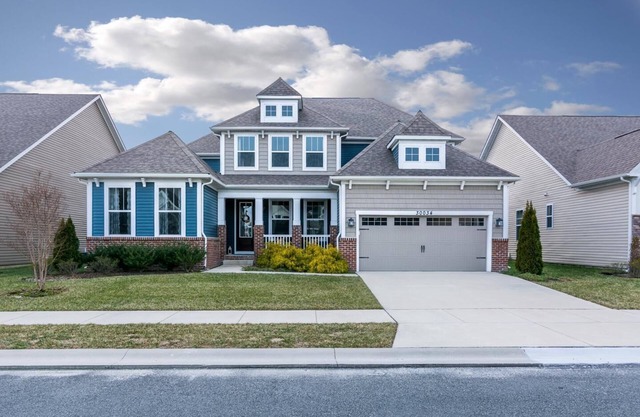 Spacious 4 bedroom 3 bathroom home in Bishop's Landing community! Outdoor Pools, Fitness Center, Playground, Shuttle, Tennis!