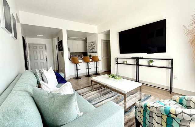 Spacious 4-bedroom apartment with fitness room, WiFi in delightful Charlotte
