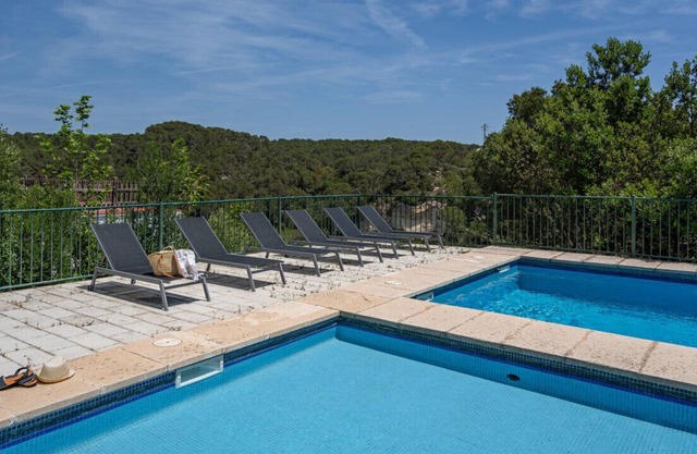 Spacious 4 bedroom apartament with share pool