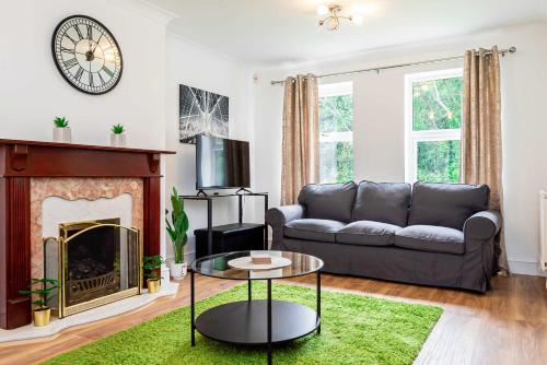 Spacious 4 Bedroom Home in Central Milton Keynes