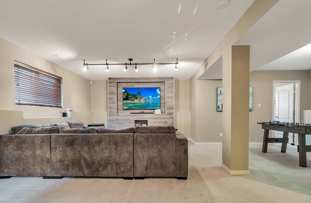 Spacious 4 Bedroom Home in Vibrant Neighbourhood