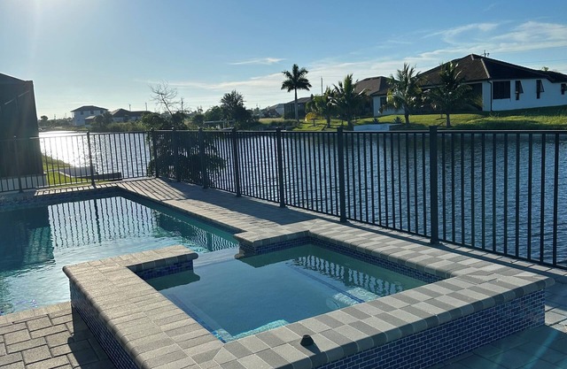 Spacious 4-bedroom house in gorgeous Cape Coral with WiFi, AC