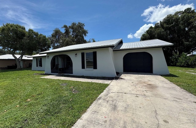 Spacious 4-bedroom house in wonderful Clewiston with AC