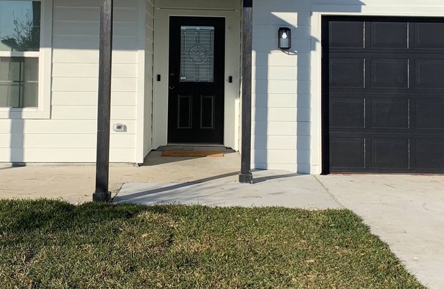 Spacious 4 bedroom home - Great location!