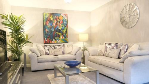 Spacious 4 Bedroom Home with Garden in Bedford
