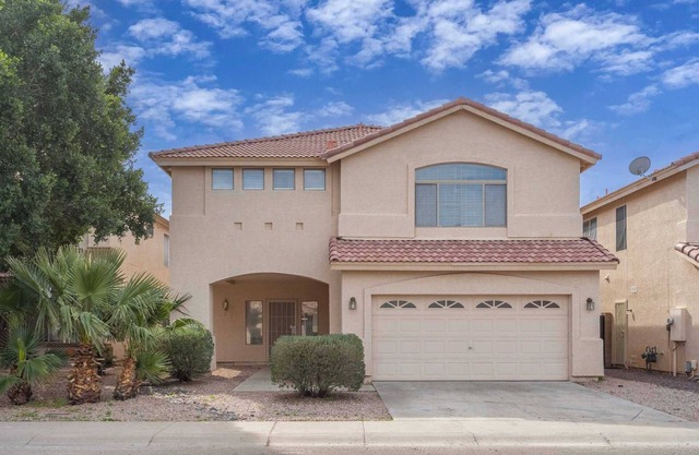 Spacious 4-bedroom house in adorable Glendale with WiFi, AC