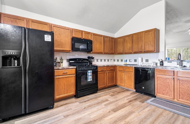 Spacious 4-bedroom house in wonderful Houston with WiFi, AC