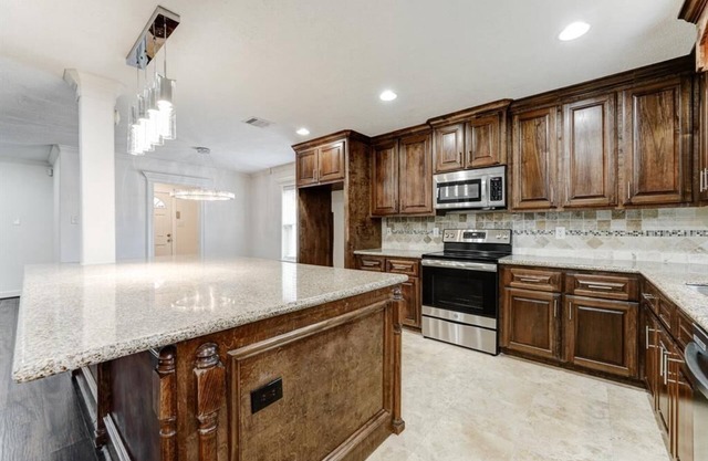 Spacious 4-bedroom house in Houston 20 mins to downtown, with Hot tub