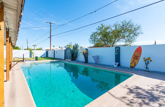 Spacious 4-bedroom house, family-friendly w/Pool and world’s best backyard!