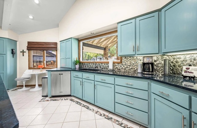 Spacious 4-bedroom house with AC, WiFi in enjoyable Wichita