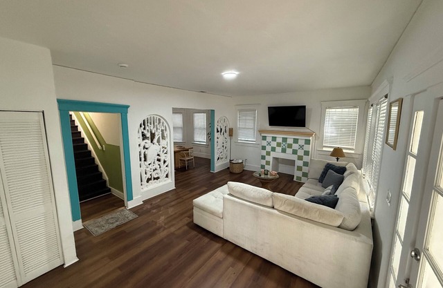 Spacious 4-bedroom house in delightful Edgewater, Miami with WiFi, AC